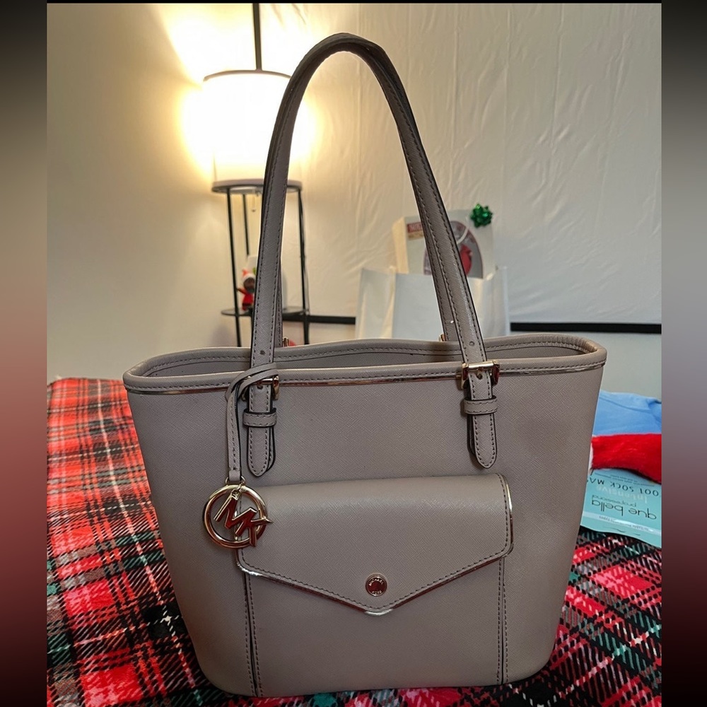 Michael Kors purse (SOLD ON Ⓜ️ERCARI)